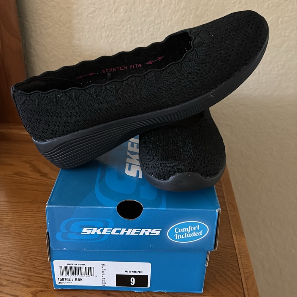 Skechers Arya-Disco Black Slip On Shoes/New/Size 9